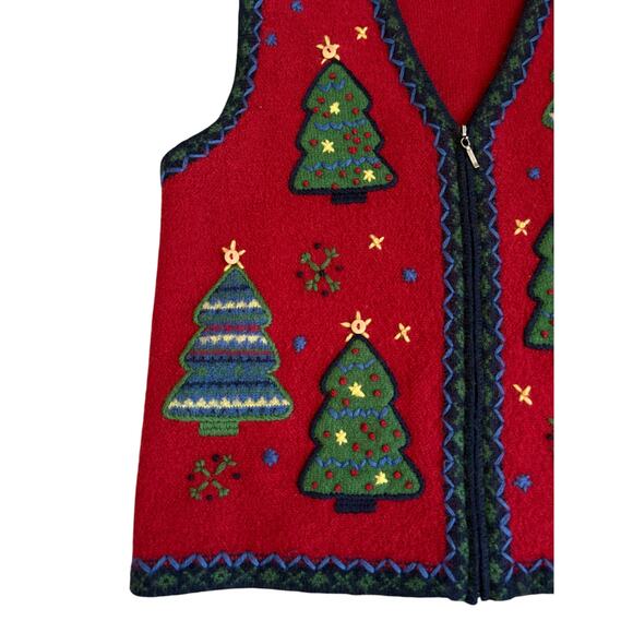 Vintage Talbots 100% Wool Embroidered Patch Christmas Tree Sweater Vest M Red - Picture 2 of 7